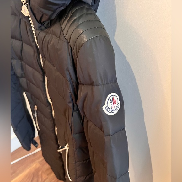MONCLER ladies down jacket. Removable hood. - Picture 3 of 8